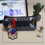 جامدادی فضانورد مشکی و قرمز