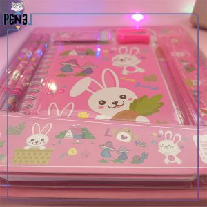 ست لوازم تحریر خرگوش صورتی مجموعه 5 عددی دفترچه، خط کش، مداد، تراش و پاک کن