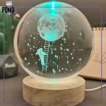 گوی شیشه ای نردبان و ماه و فضانورد سبز روشن