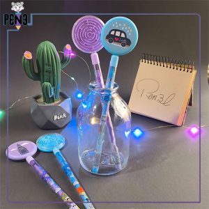 مداد فشنگی بازی دار طرح ماز آبی و بنفش