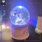 گوی پمپی موزیکال برفی صورتی و بنفش طرح قرار عاشقانه روی رنگین کمان