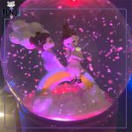 گوی پمپی موزیکال برفی صورتی و بنفش طرح قرار عاشقانه روی رنگین کمان