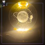 گوی کریستالی چرخشی دختر روی مدار زحل