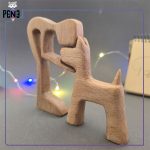 مجسمه چوبی محبت مدل دوستی سگ عشق به حیوانات