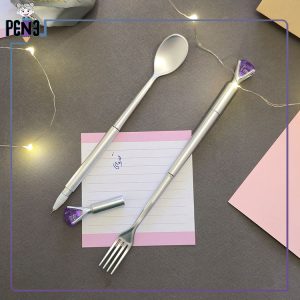 روان نویس آبی فانتزی طرح قاشق و چنگال با تزئین الماس نقره ای