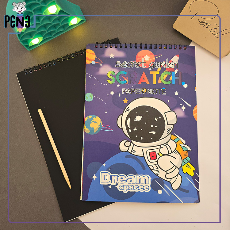 دفتر خراشیدنی فضانورد دفترچه خراشیدنی اسکرچ بوک A4 فضانورد آبی و بنفش سیمی