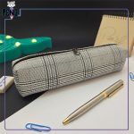 جامدادی چرم مصنوعی باریک تک زیپ طرح برند باربری طوسی