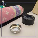 فلاسک بدنه چرمی درجه دار صافی دار طرح برند لویی ویتون صورتی بنفش و قرمز