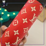 فلاسک بدنه چرمی درجه دار صافی دار طرح برند لویی ویتون صورتی بنفش و قرمز