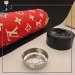 فلاسک بدنه چرمی درجه دار صافی دار طرح برند لویی ویتون صورتی بنفش و قرمز