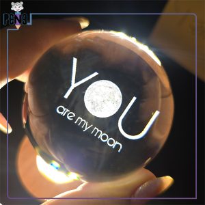 گوی کریستالی قطر 6 سانتی متر طرح تو ماه منی You are my moon پایه چوبی