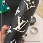 فلاسک بدنه چرمی درجه دار صافی دار طرح برند لویی ویتون مشکی