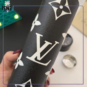 فلاسک بدنه چرمی درجه دار صافی دار طرح برند لویی ویتون مشکی